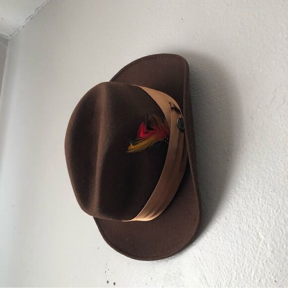 Vintage wool fedora with multi colored feathers in the satin ribbon trim - Picture 2 of 7